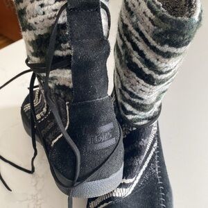 Tom’s Nepal Boot NWOT